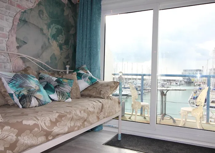 Unique, Loft-Style Apartment With Fantastic Brighton Marina Views